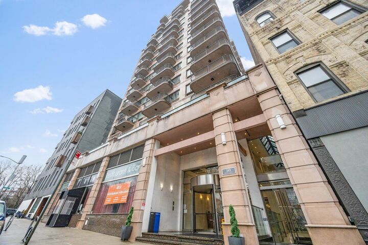 Property Photo:  189 Bridge Street 2B  NY 11201 