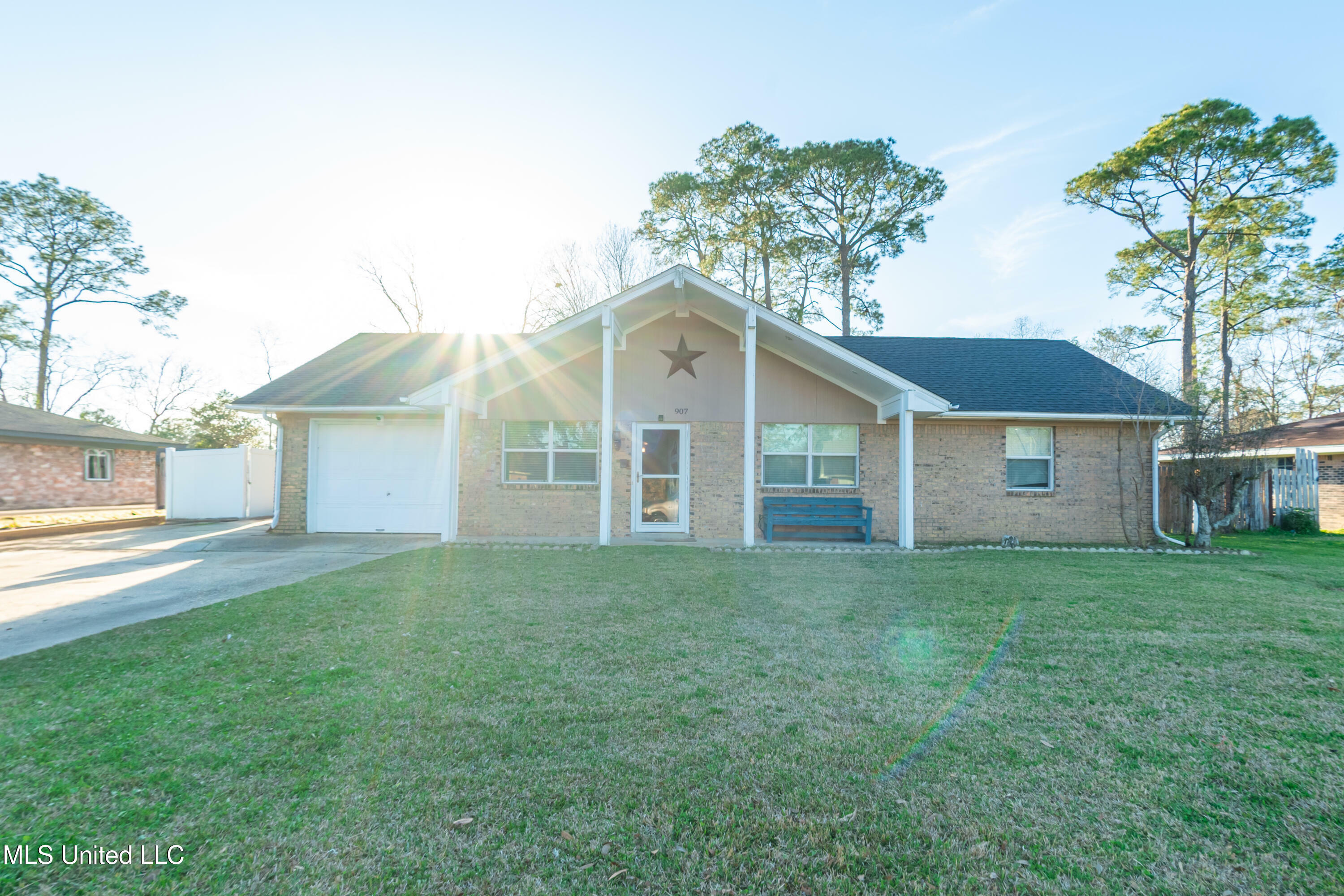 Property Photo: 907 Catalpa Court MS 39503