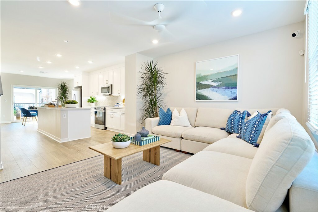 Property Photo:  9831 La Serna Drive 4  CA 90605 