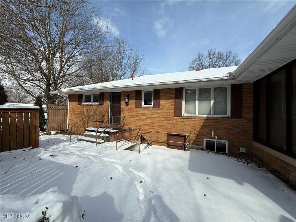 Property Photo:  1050 Melwood Drive NE  OH 44483 