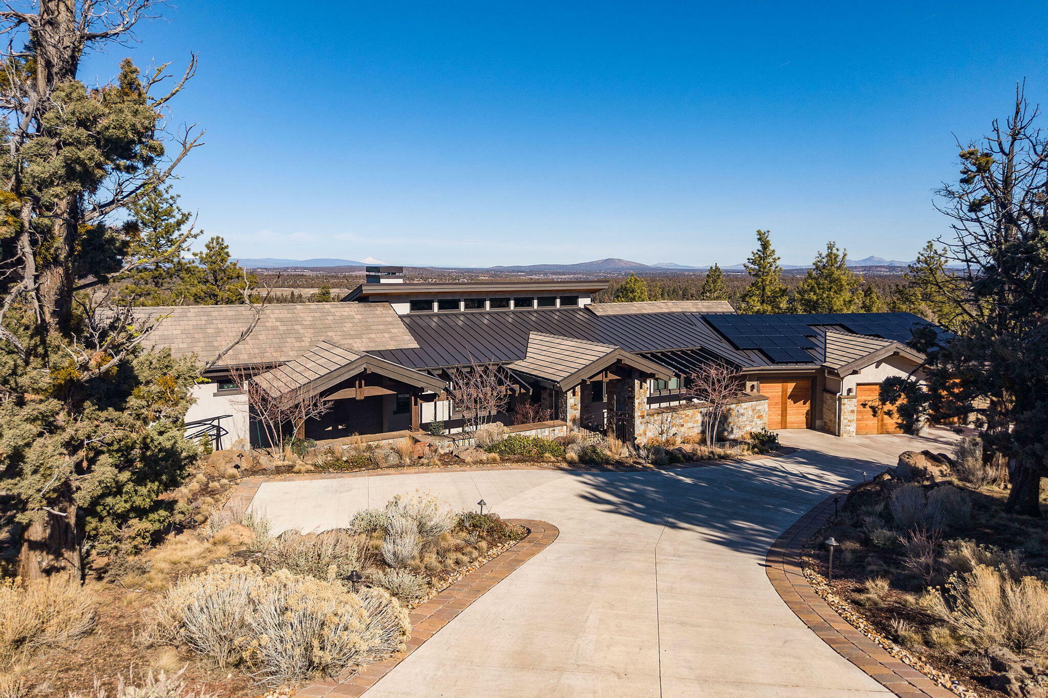 Property Photo: 3487 NW Greenleaf Way OR 97703