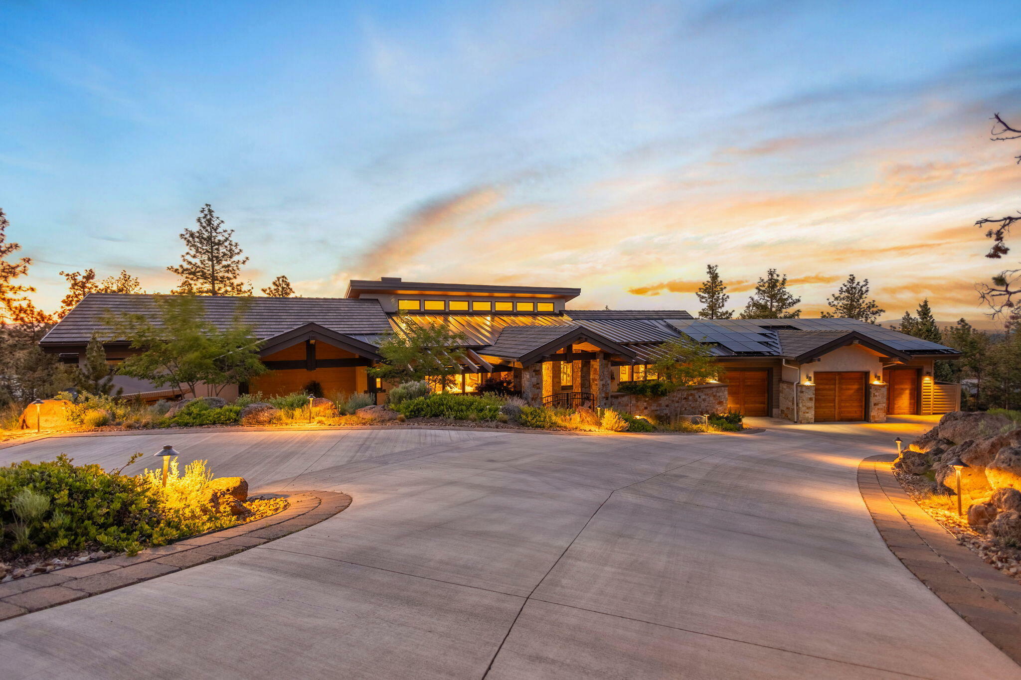 Property Photo: 3487 NW Greenleaf Way OR 97703
