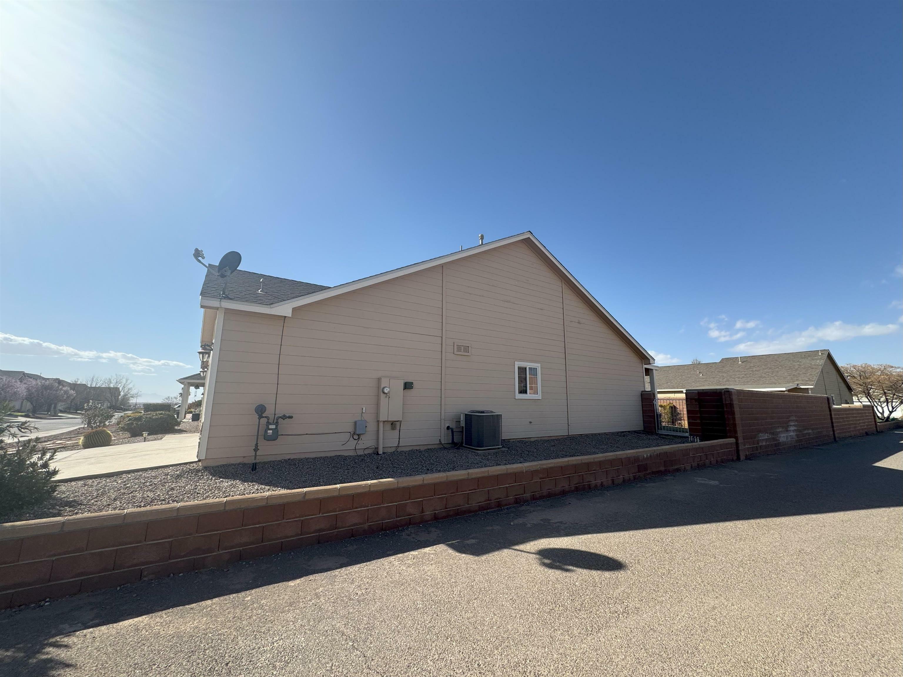 Property Photo:  293 Dublin Ln  NM 88310-0000 