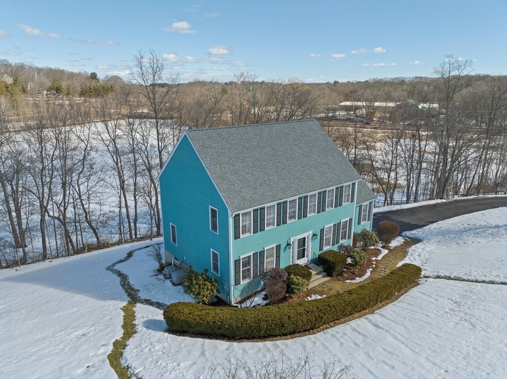 Property Photo: 4 Brentwood Dr MA 01545