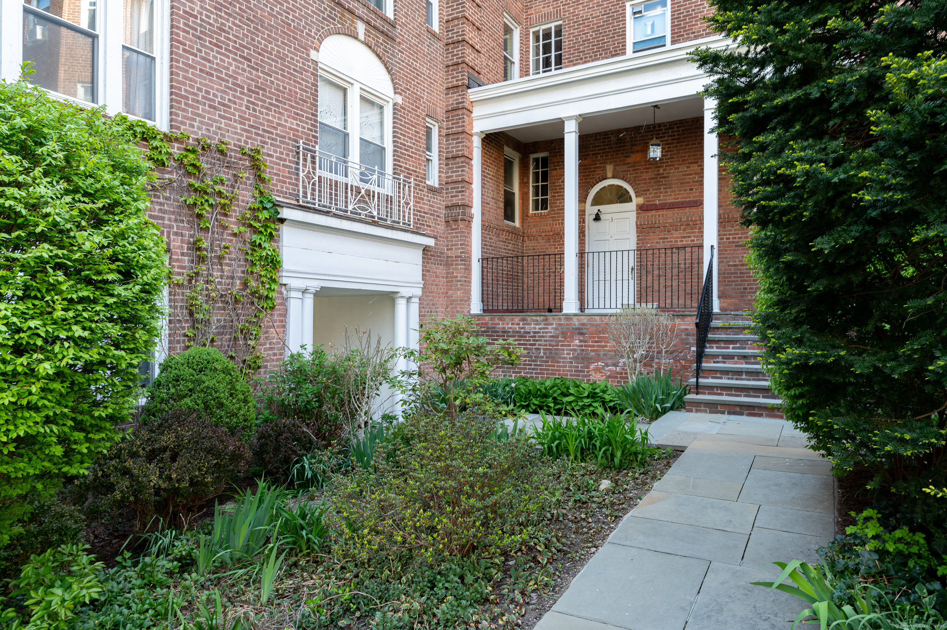 Property Photo:  70 Strawberry Hill Avenue Apt 3-3B  CT 06902 