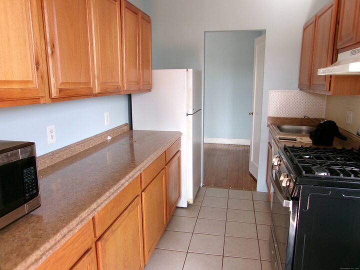 Property Photo:  70 Strawberry Hill Avenue Apt 3-3B  CT 06902 
