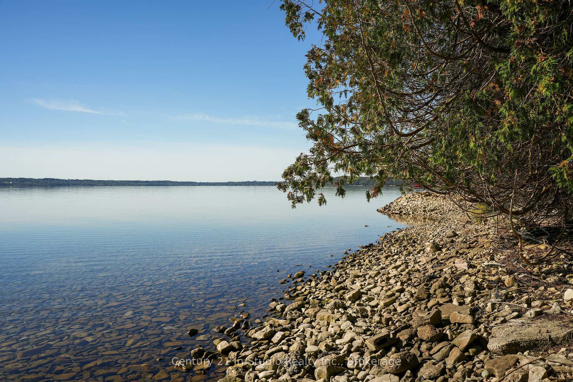 Photo de la propriété:  115 Mallory Beach Rd  ON N0H 2T0 