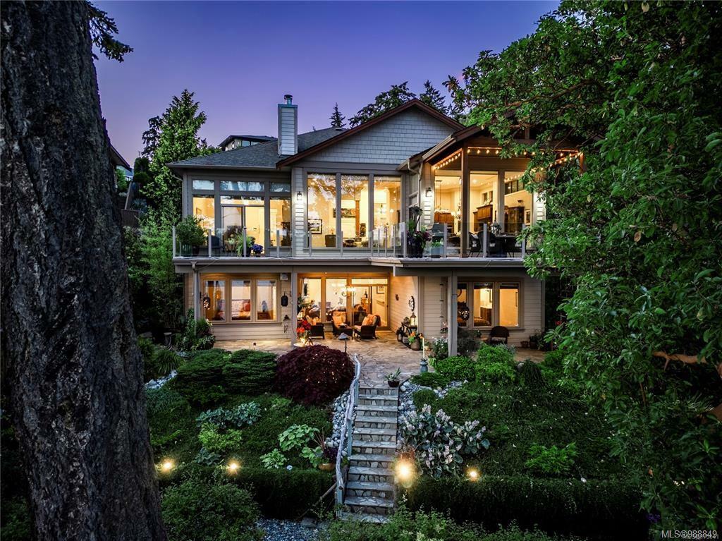 Property Photo: 311 Palmer Stat BC V9B 6M2