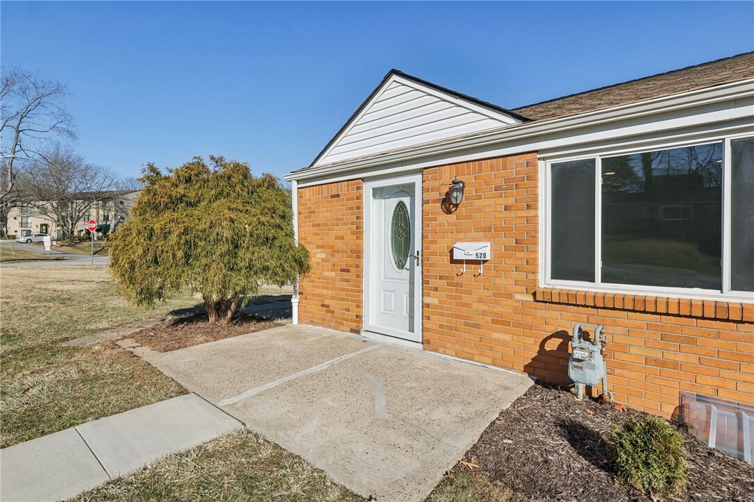 520 Rosewood Dr  Pittsburgh PA 15236 photo