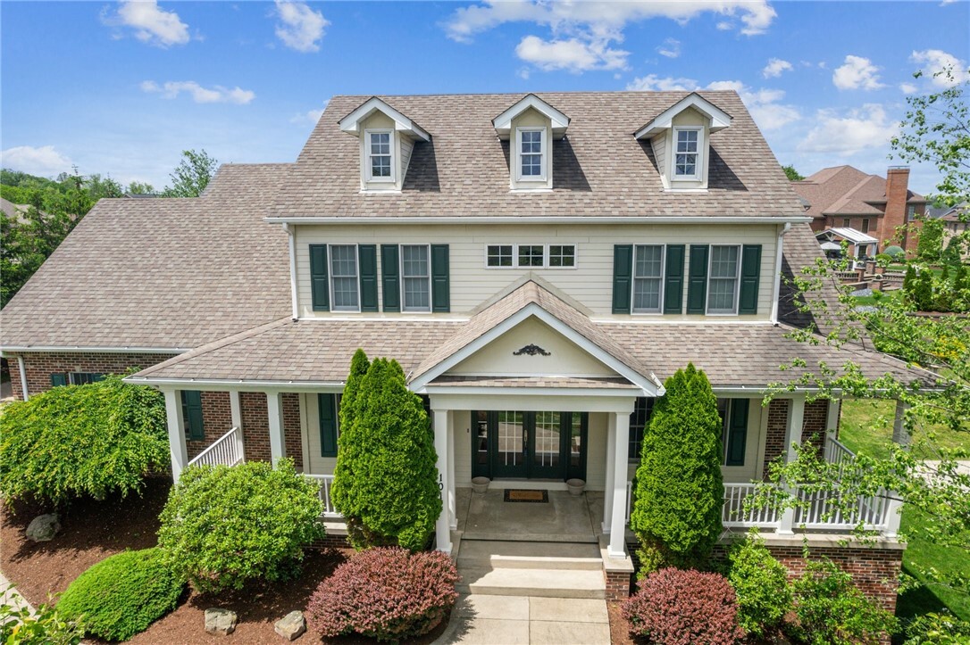 Property Photo:  1012 Country Club Dr  PA 15644 