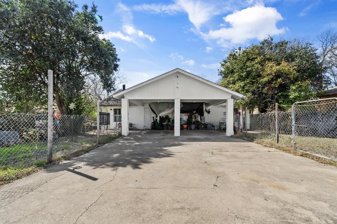 Property Photo: 5318 Atascosa Drive Drive TX 78744