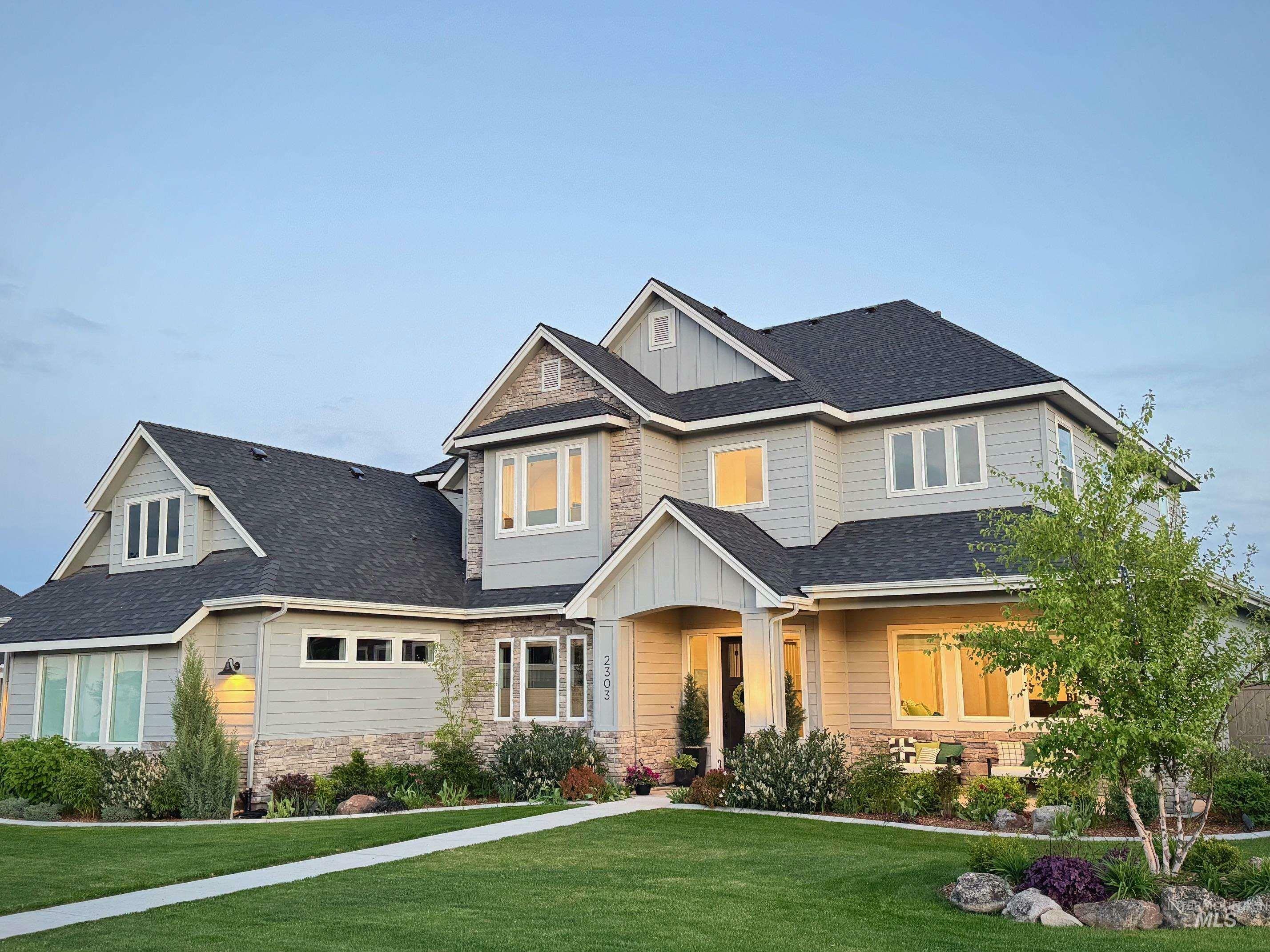 Property Photo: 2303 E Commander Ln ID 83646