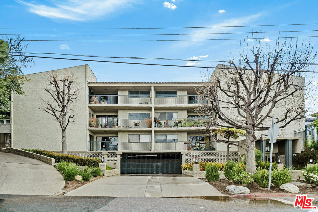 Property Photo:  2929   Waverly Dr 110  CA 90039 