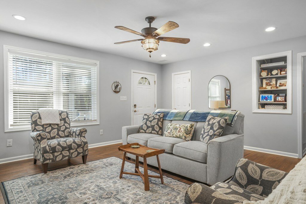 Property Photo: 28111 Harbor Rd VA 23410
