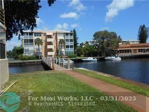 Property Photo: 2761 Taft St 312 FL 33020