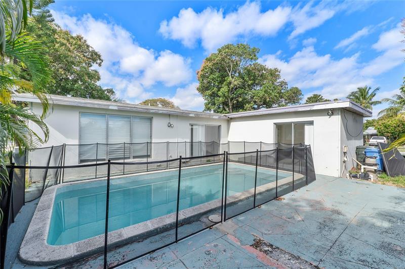 Property Photo: 5710 NE 2nd Ter FL 33334