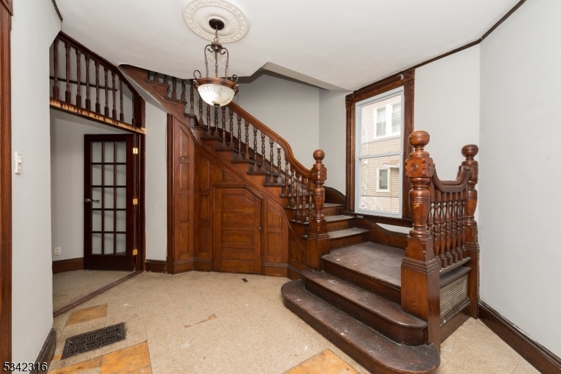 Property Photo:  122 Milligan Pl  NJ 07079 