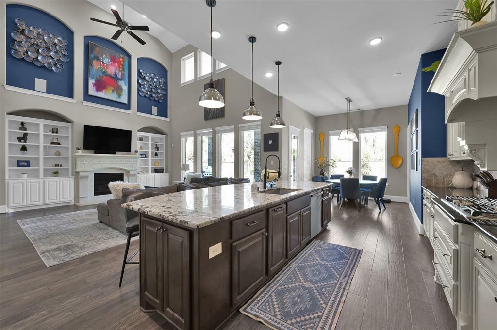 Property Photo: 18 Woodborough Way TX 77389
