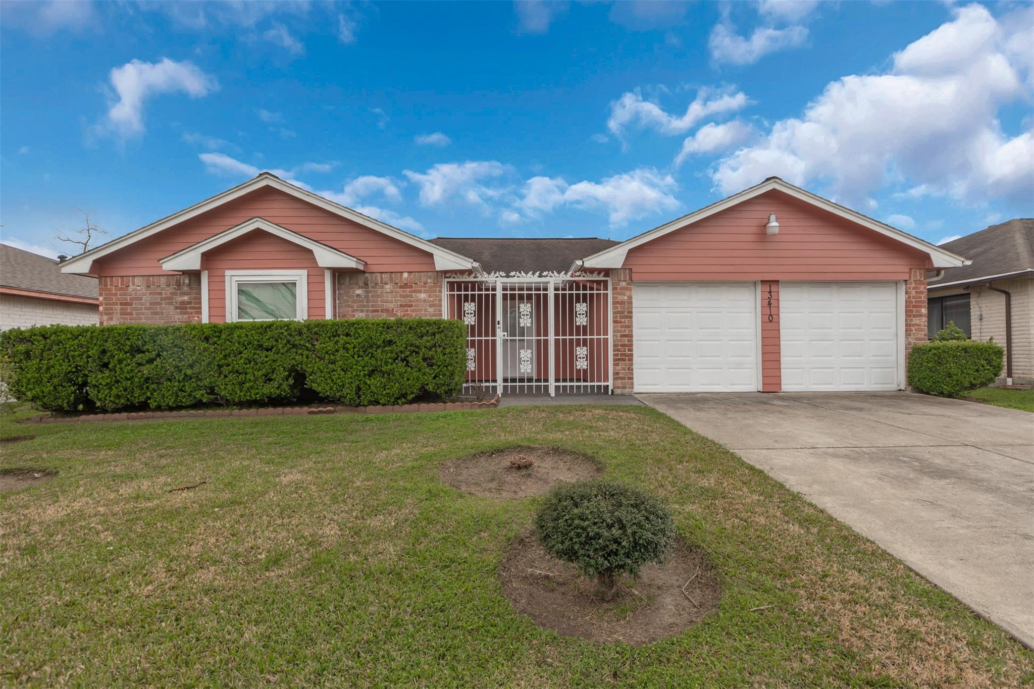 Property Photo: 13410 S Thorntree Drive TX 77015