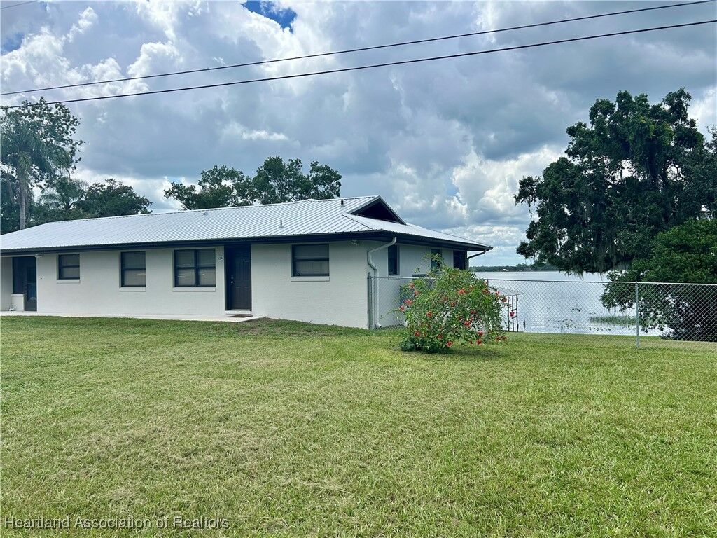 Property Photo: 534 Arcola Drive FL 33875
