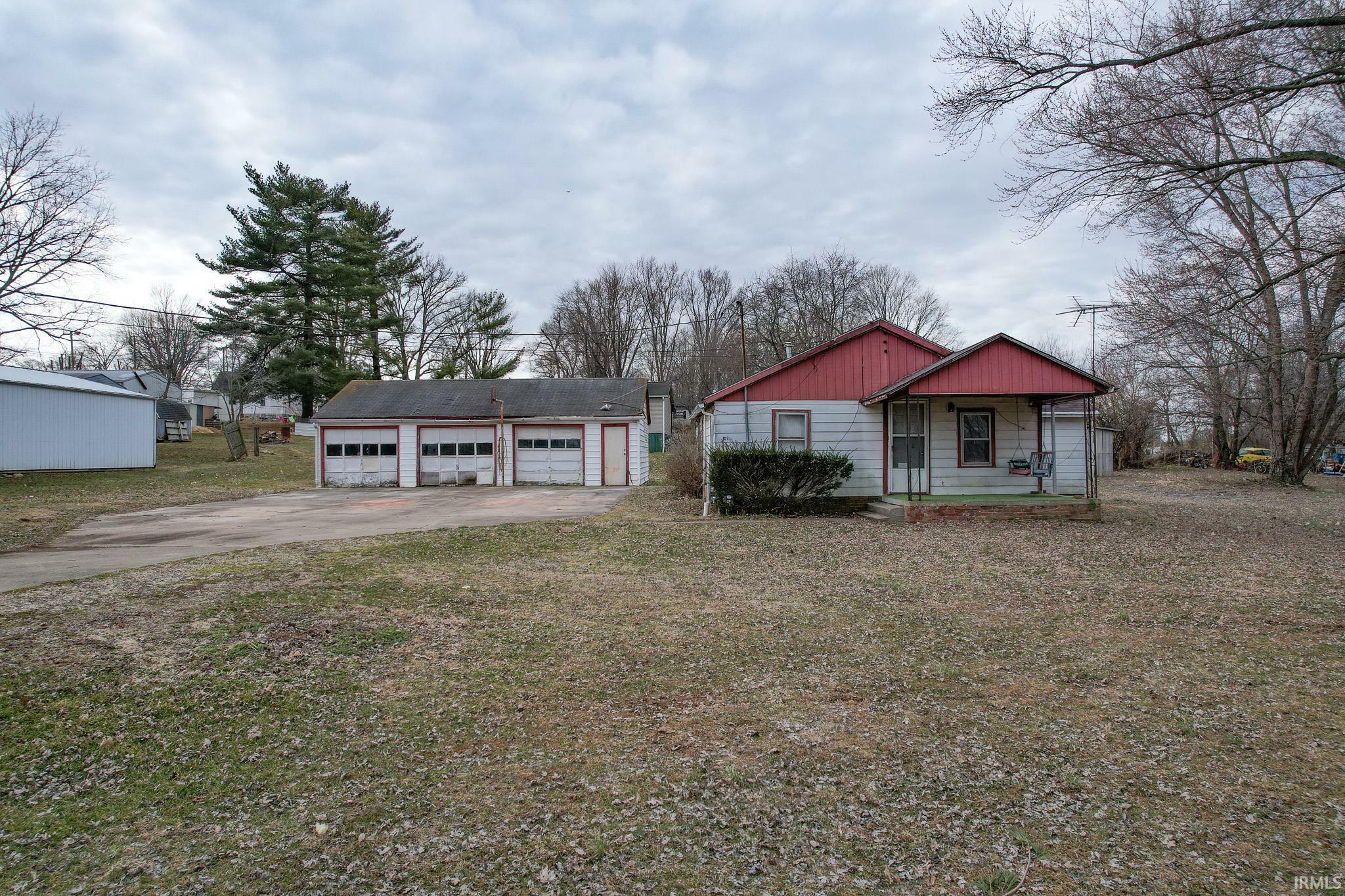 Property Photo:  706 W Chestnut Street  IN 47649 