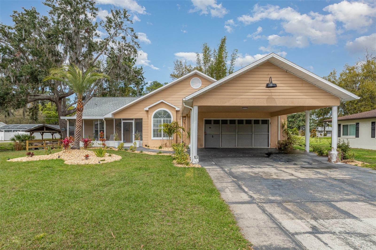 Property Photo: 11415 Palmetto Drive FL 32778