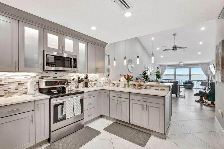 Property Photo: 1602 Stickney Point Road 404 FL 34231