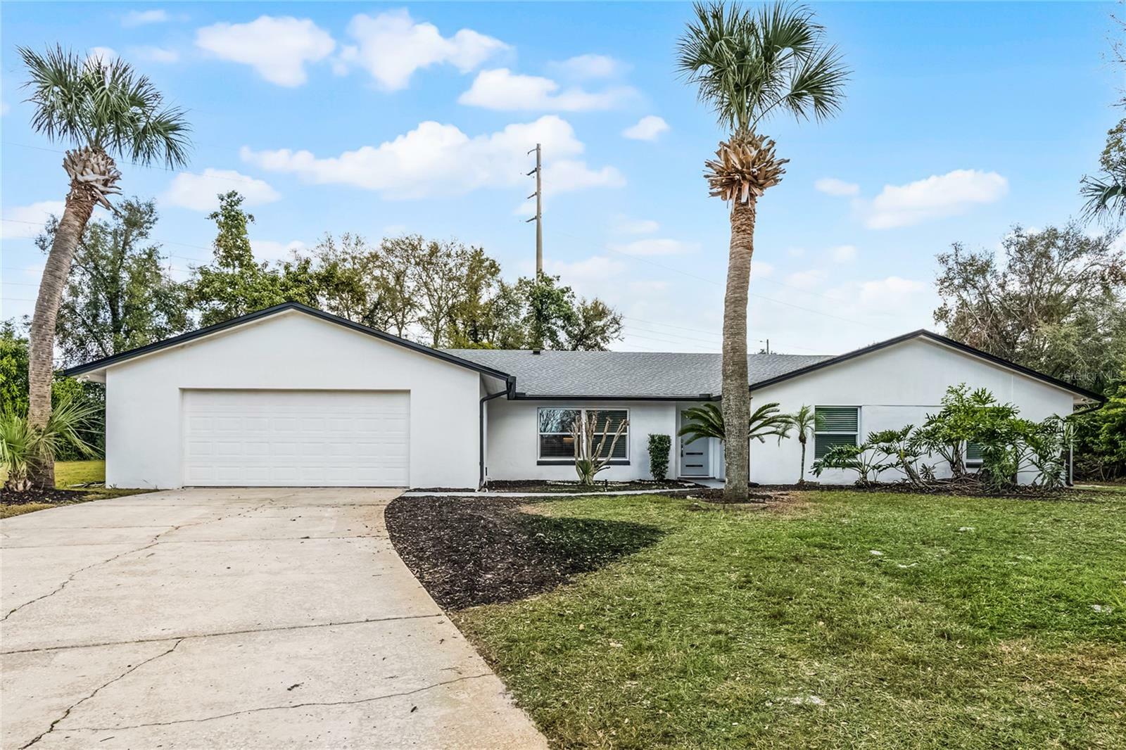 Property Photo: 8908 Turnberry Court FL 32819