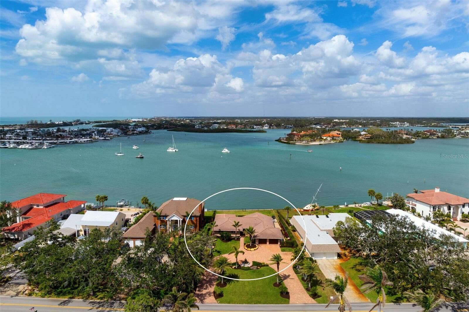 Property Photo:  704 Laguna Drive  FL 34285 