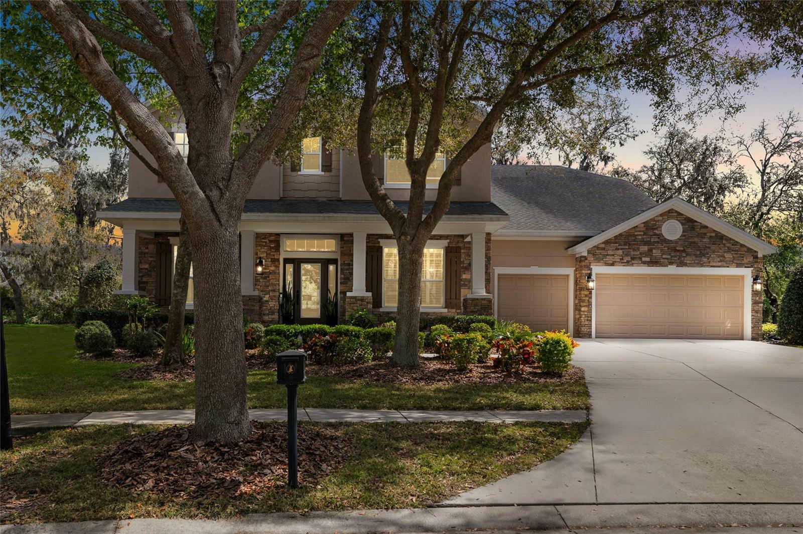 Property Photo: 15912 Ternglade Drive FL 33547