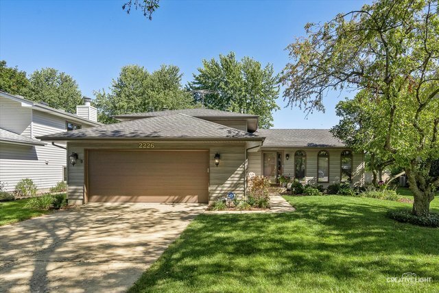 Property Photo:  2226 Briarhill Court  IL 60565 