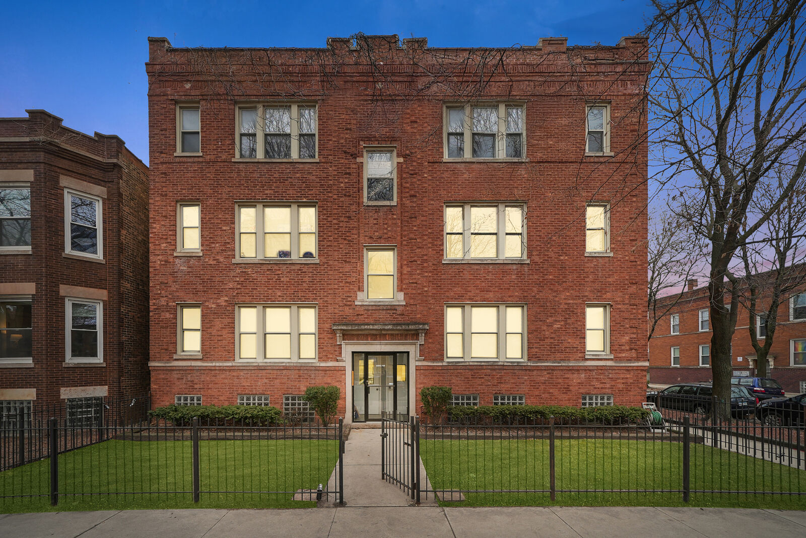 Property Photo:  2314 W Byron Street 2  IL 60618 