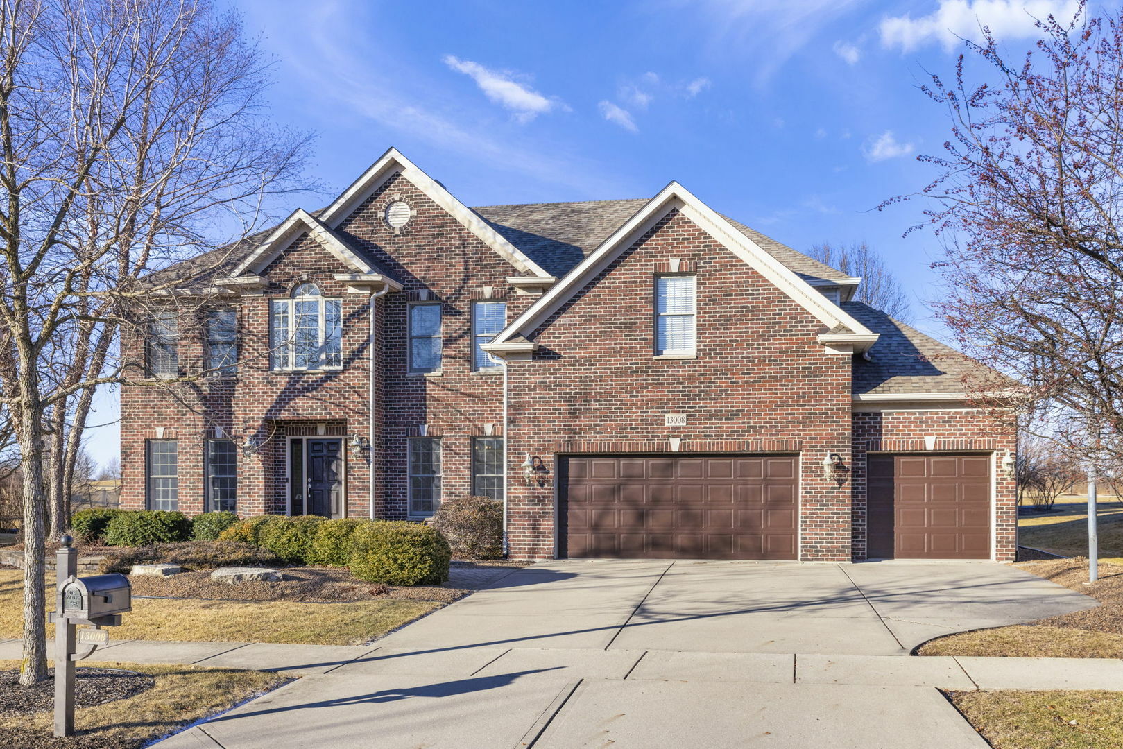 Property Photo:  13008 Silverleaf Court  IL 60585 