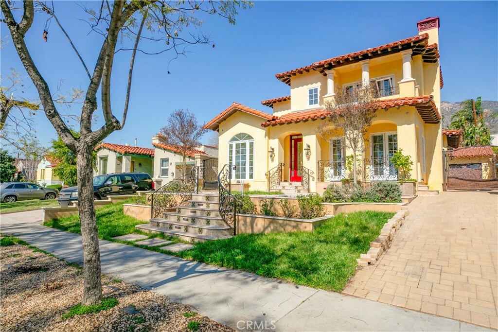 Property Photo:  1953 Bellevue Drive  CA 91201 