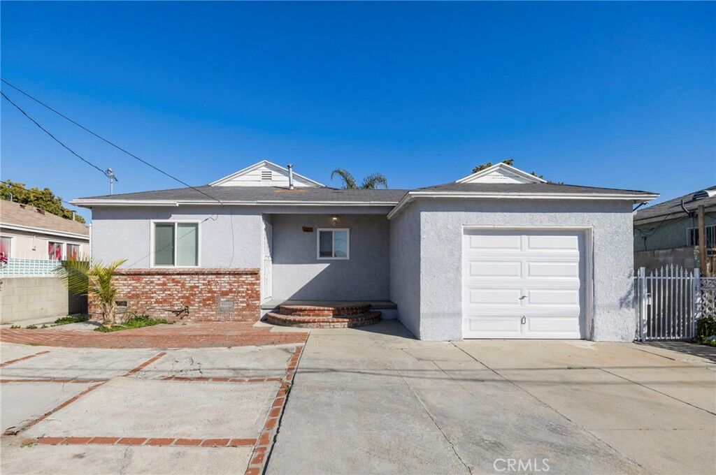 Property Photo: 607 W Peach Street CA 90222