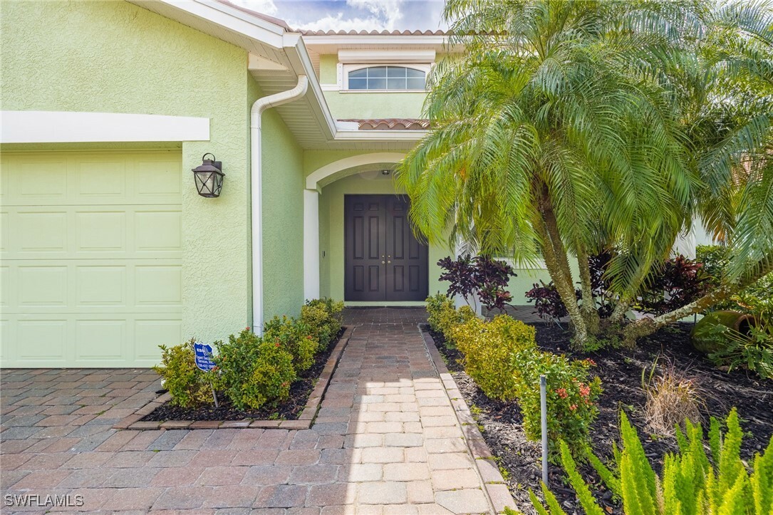 Property Photo: 2534 Verdmont Court FL 33991