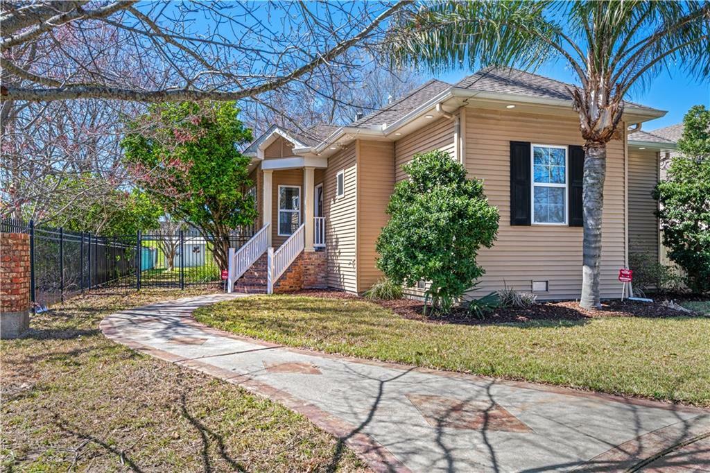 Property Photo: 6300 Bellaire Drive LA 70124