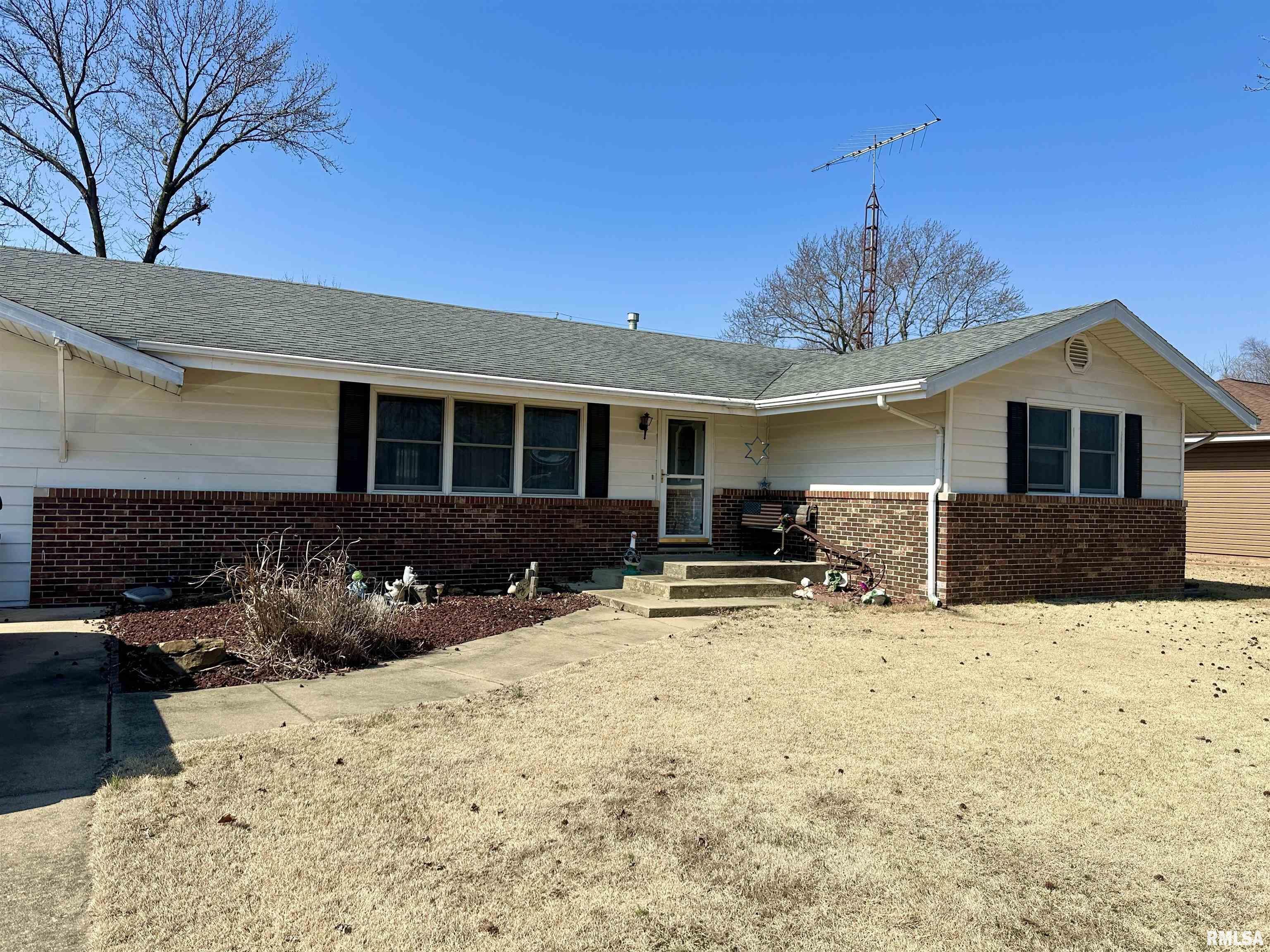 Property Photo: 504 Easthaven Drive IL 62801