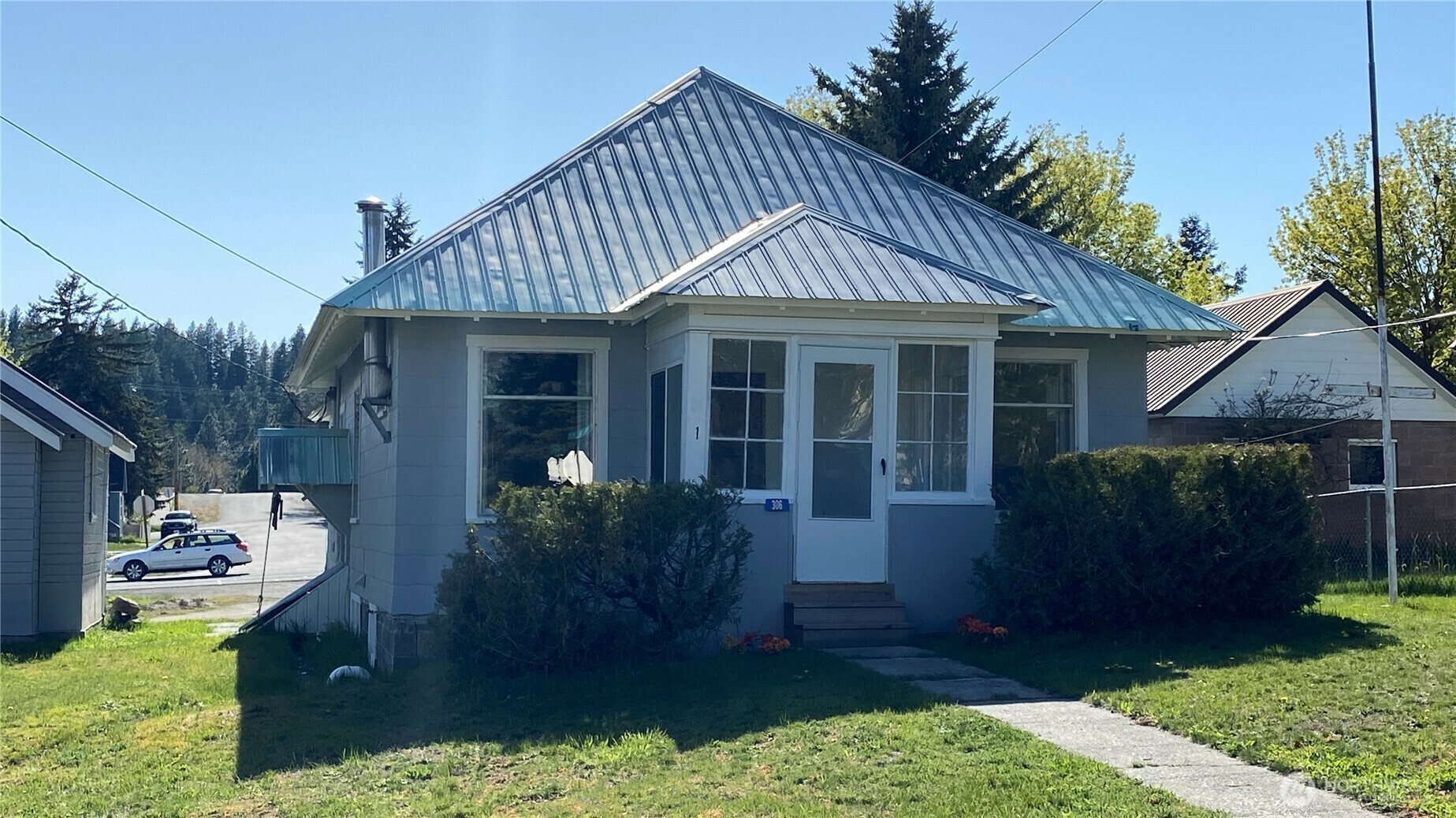 Property Photo: 306 N A Street WA 98941
