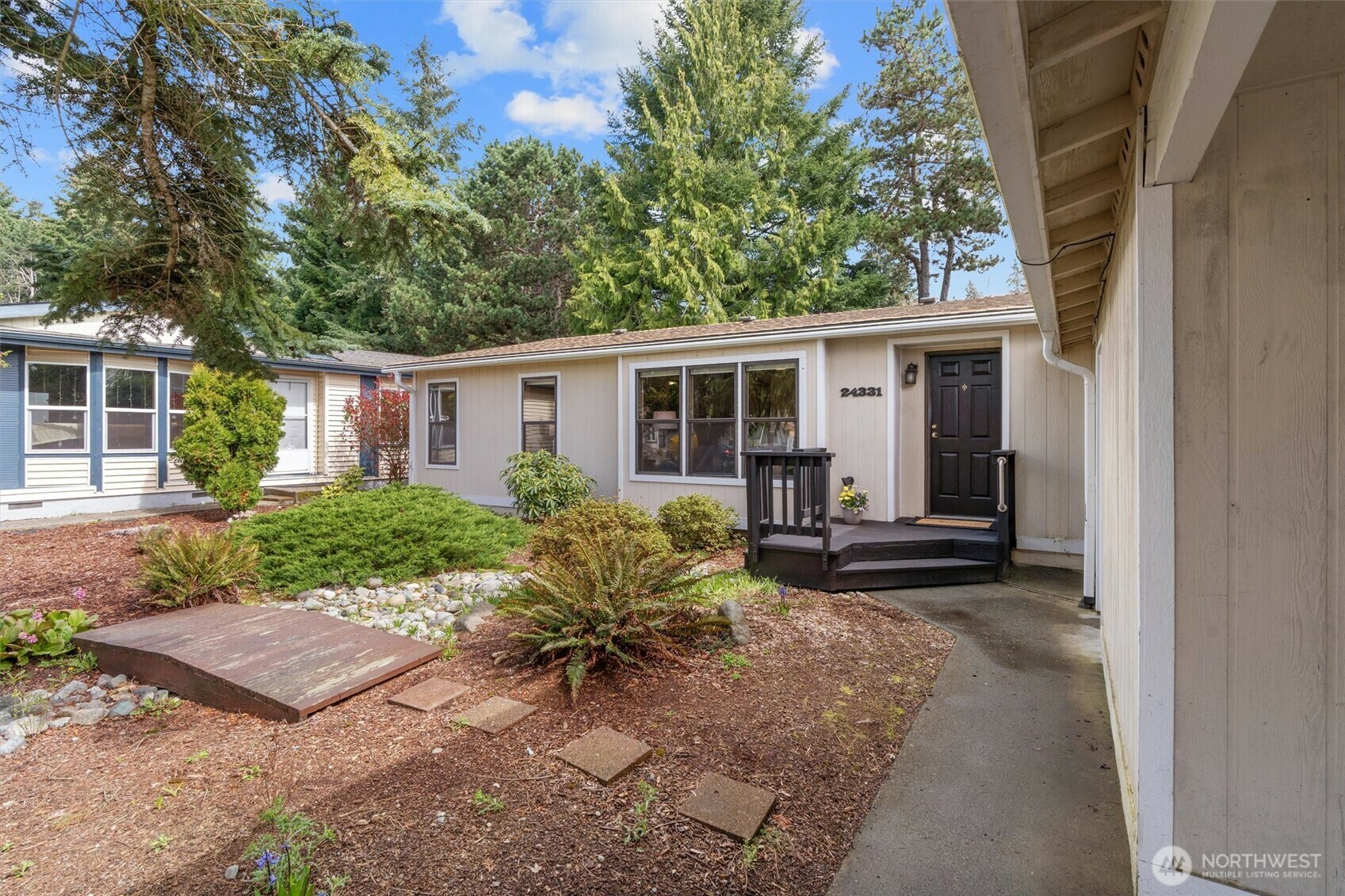Property Photo: 24331 9th Avenue W WA 98021