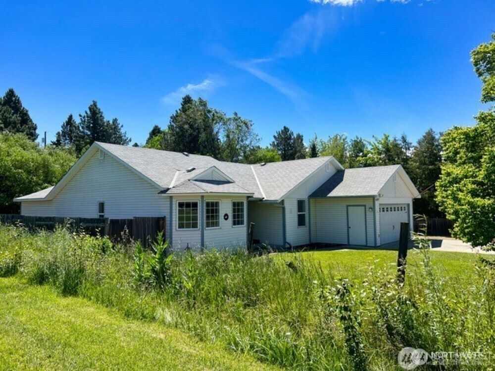 Property Photo: 1327 E 17th Avenue WA 98926