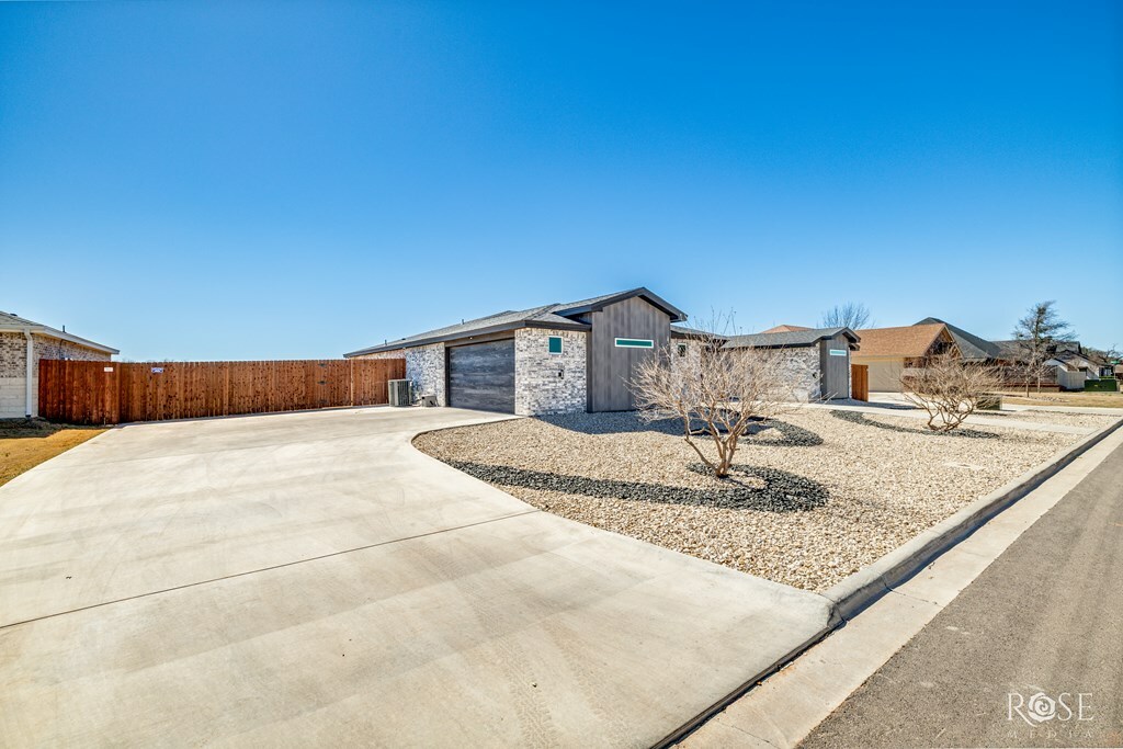Property Photo: 1609 Club House Lane TX 76904