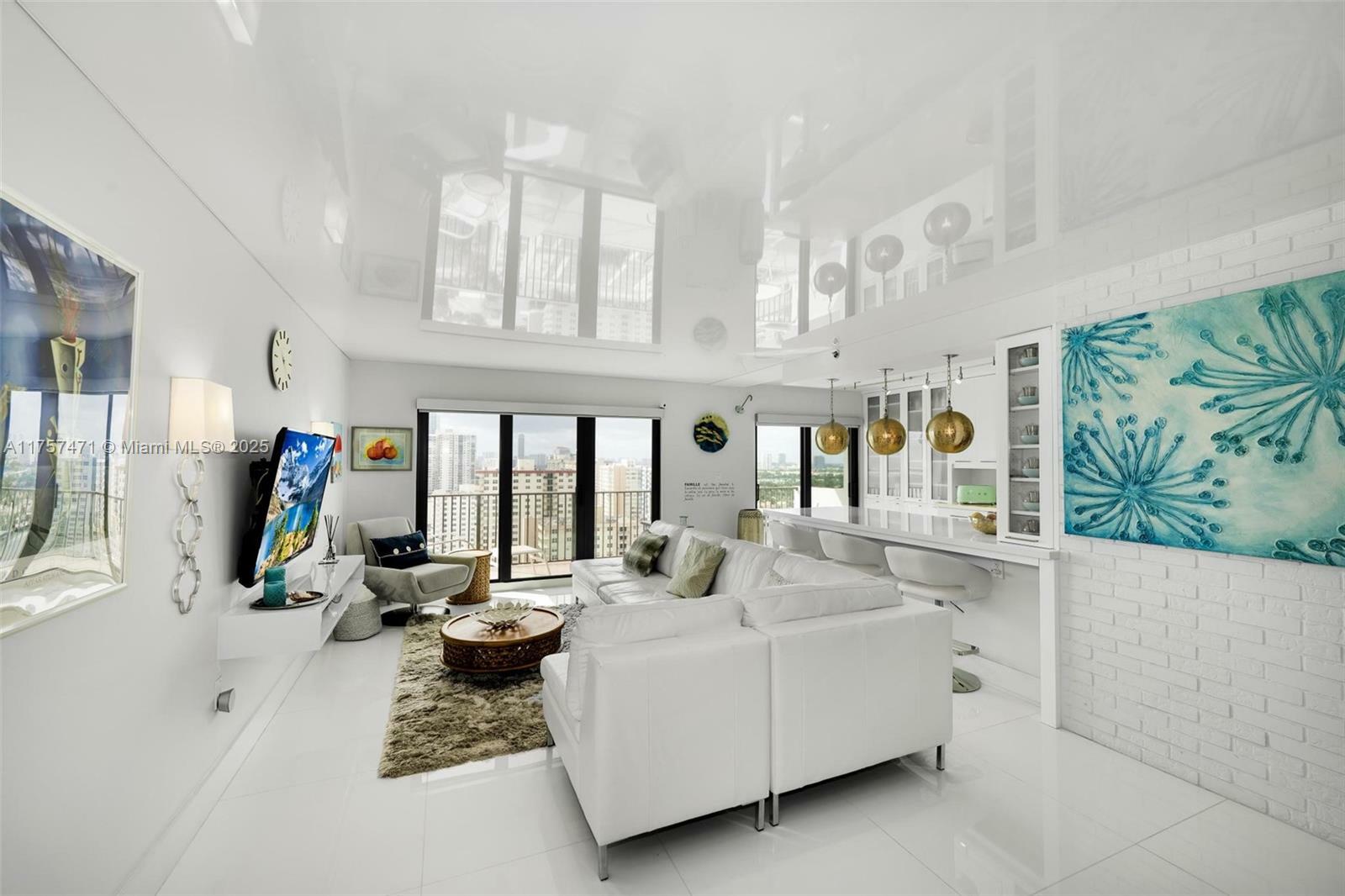 Property Photo:  1201 S Ocean Dr 1904S  FL 33019 