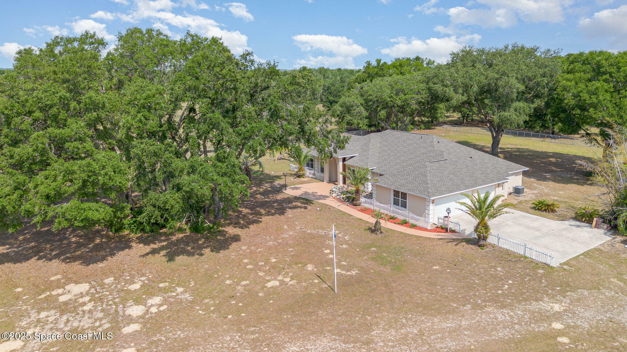Property Photo: 22619 State Road 44 FL 32736