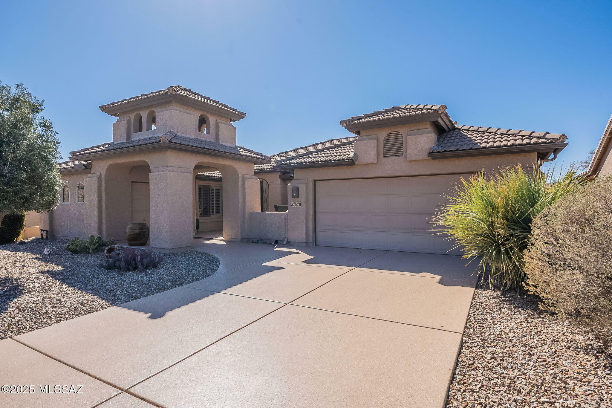 Property Photo:  37570 S Desert Bluff Drive  AZ 85739 