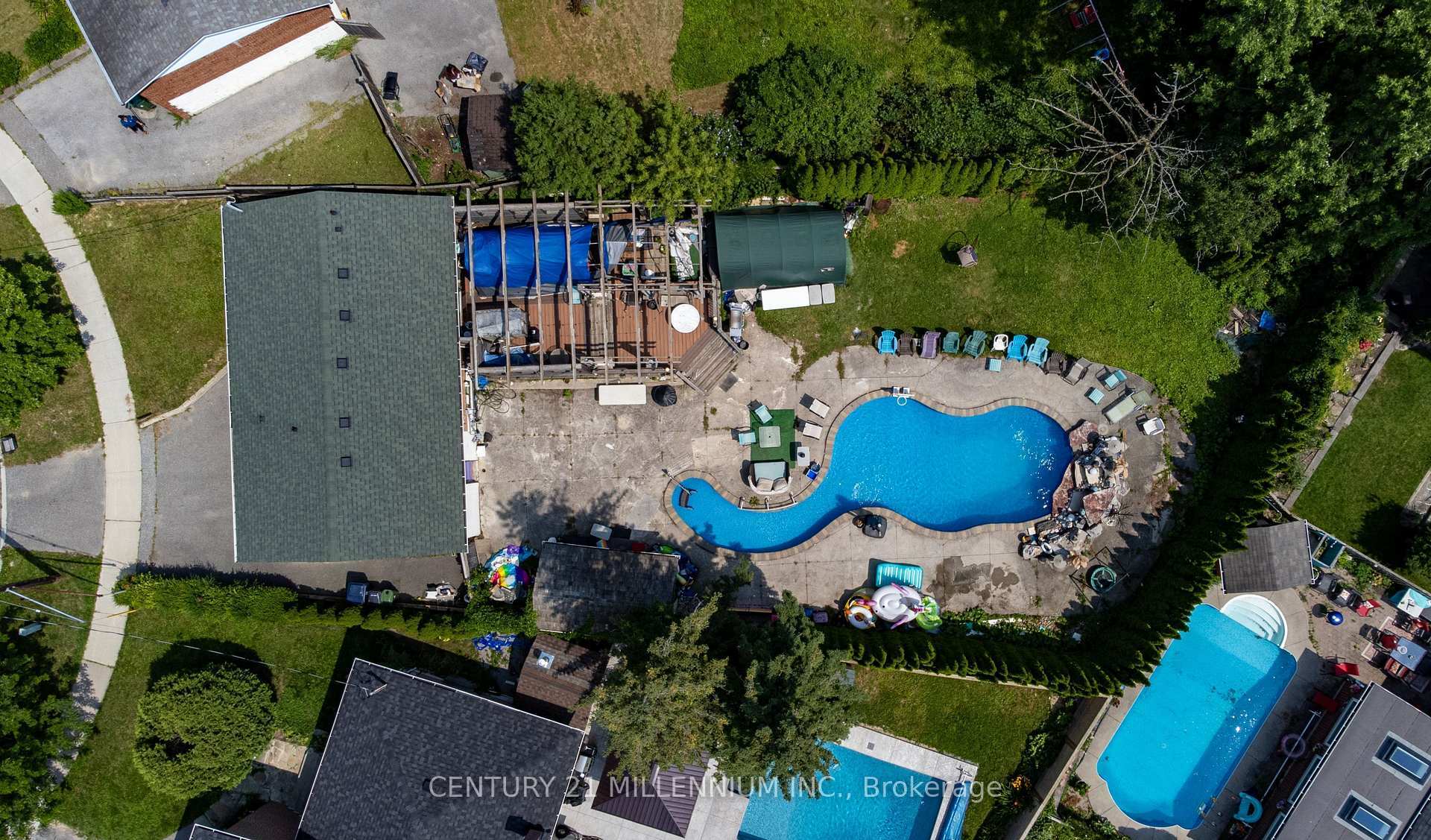 Photo de la propriété: 15 Benary Crescent ON M1H 1K9