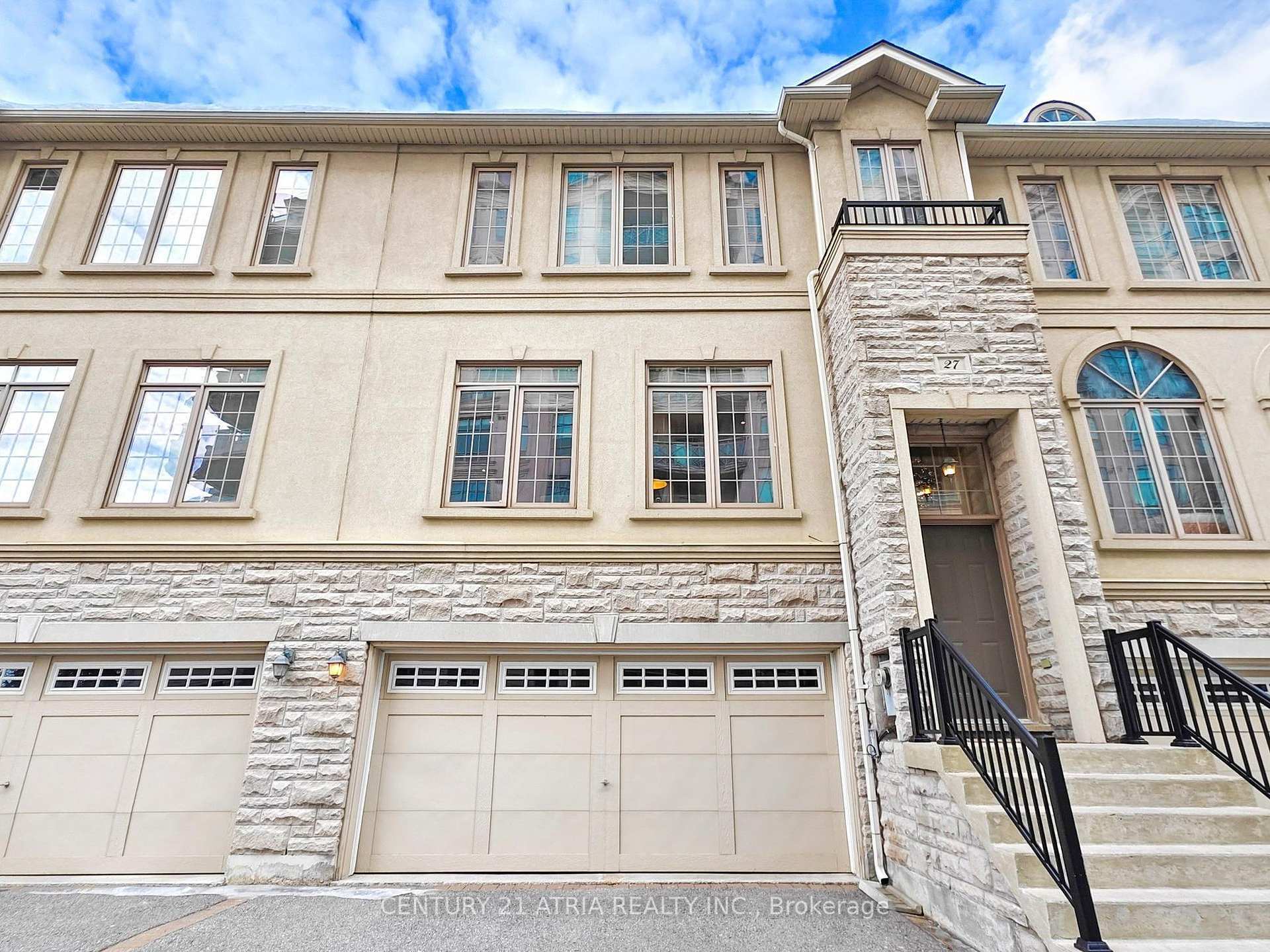 Property Photo: 27 Bloorview Place ON M2J 0B2