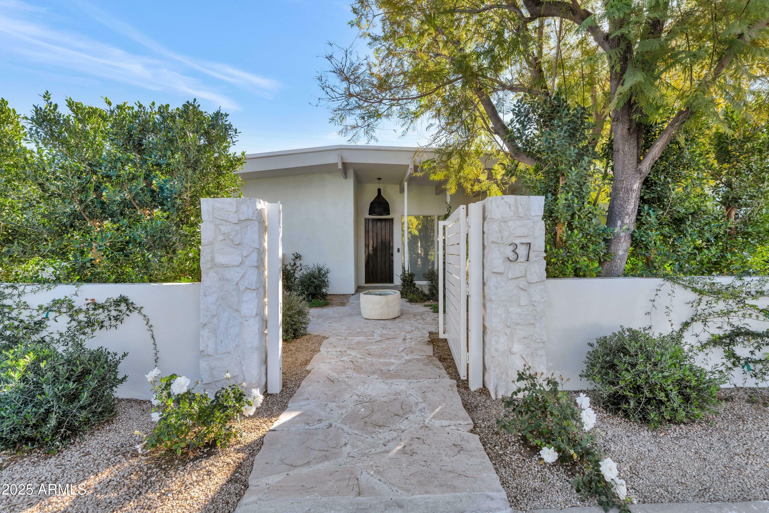 Property Photo: 37 Spur Circle AZ 85251