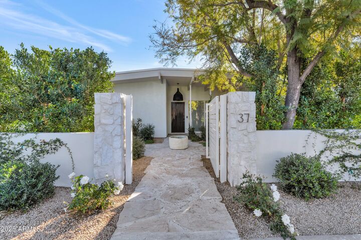 Property Photo: 37 Spur Circle AZ 85251