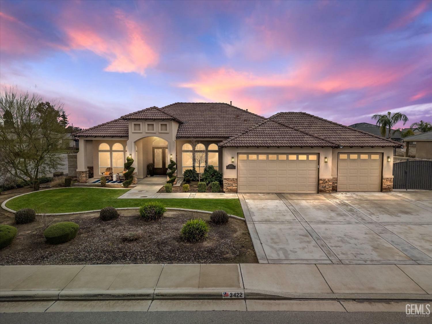 Property Photo: 3422 Wexford Place CA 93314